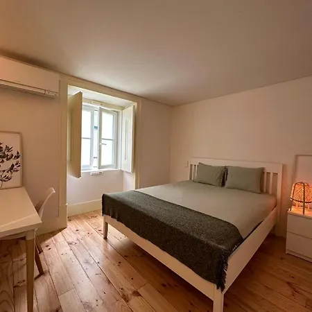 In Cozy Shared In The Center Of Πανσιόν Lisboa