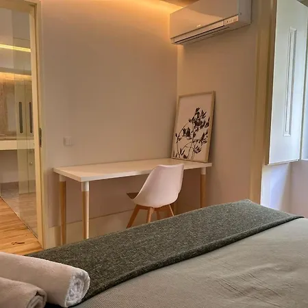In Cozy Shared In The Center Of * Lisboa