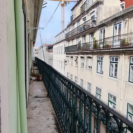 In Cozy Shared In The Center Of * Lisboa