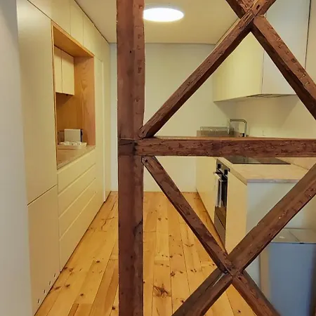 In Cozy Shared In The Center Of リスボン