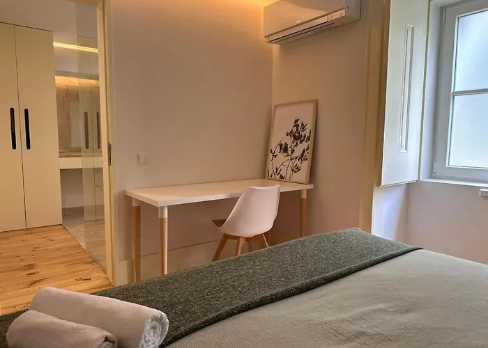 In Cozy Shared In The Center Of * Lissabon