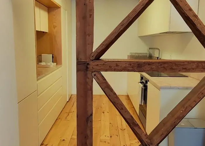 In Cozy Shared In The Center Of Lissabon